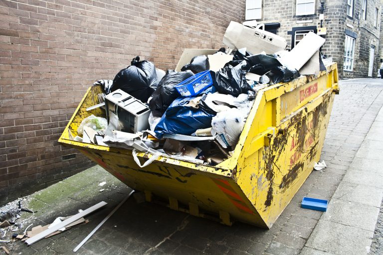 Waar moet je op letten bij het huren van een afvalcontainer?