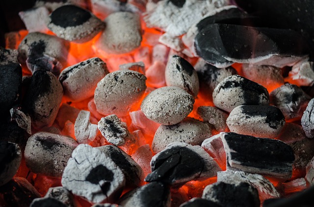 Houtskoolbarbecue aankrijgen